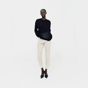 Zara “pants with a high waist” in oyster-white